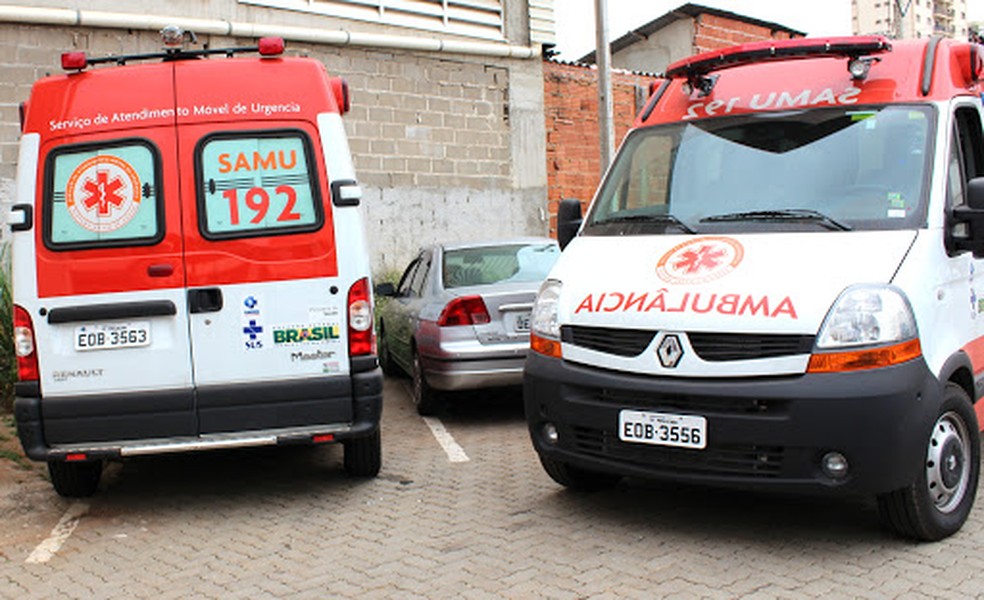 Imagens mostram profissionais de saúde limpando ambulâncias do Samu em Piracicaba; categoria cobra que serviço seja terceirizado